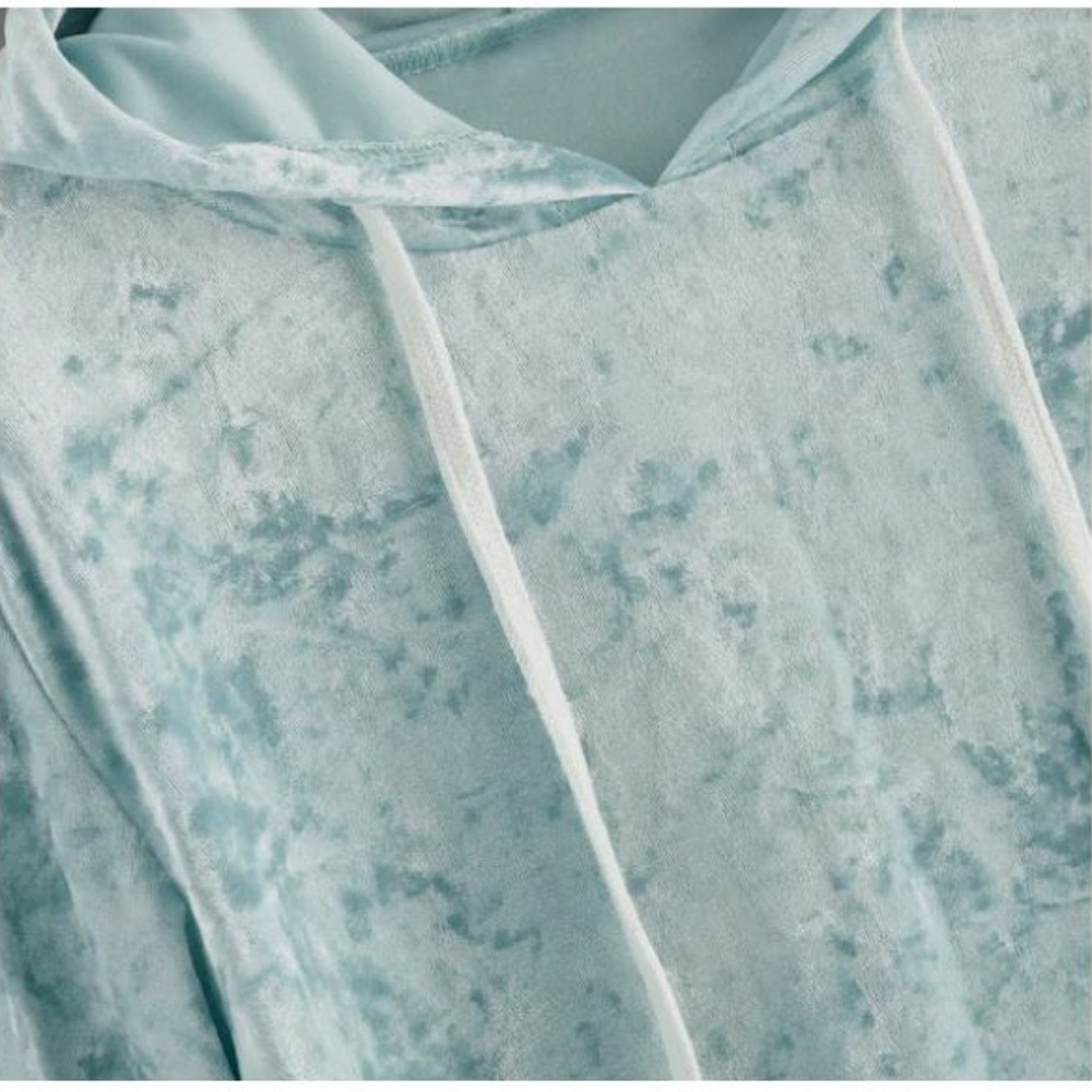 Velvet Hoodie 🦋 - Picture 3 of 3